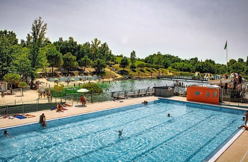Monclar-de-Quercy Cottage | Cottage With Heated Pool in Monclar