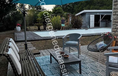 Le Porge House | Cottage with heated pool in a quiet forest setting