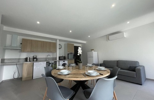 Couzon Cottage | Cottage with heated pool, private garden, and air conditioning