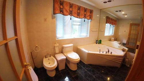 Saint Come House | Cottage with inground pool outside