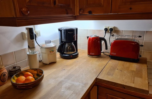 Vergt House | Cottage with large Peaceful Garden.