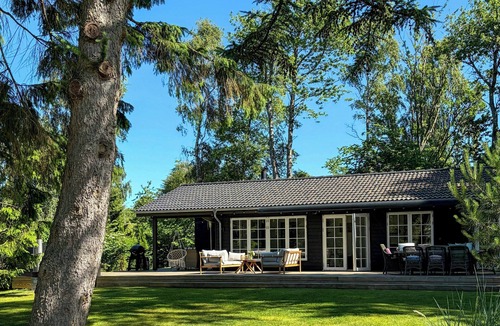Rageleje House | Cottage with outdoor spa and sauna in Rågeleje