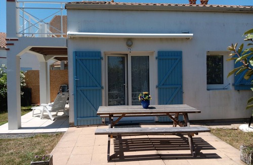 La Faute-sur-Mer House | Cottage with pool 1800m from the beach