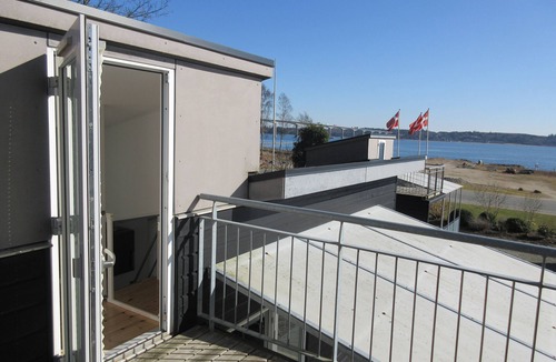 Ronbjerg House | Cottage with panoramic views of the Limfjord and Legind Mountains.