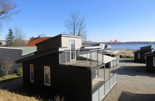 Ronbjerg House | Cottage with panoramic views of the Limfjord and Legind Mountains.