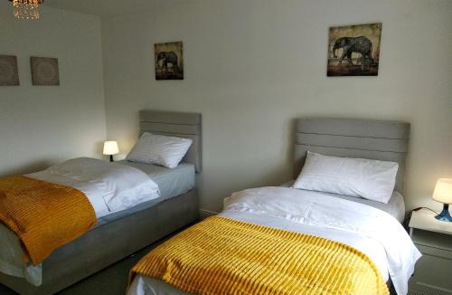 Shotts House | Cottage with Panoramic Views