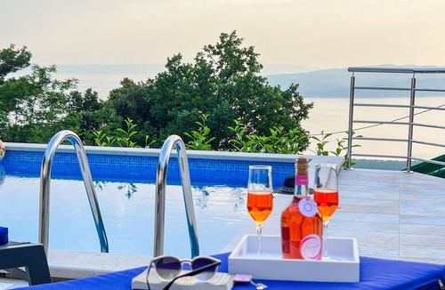 Bast House | Cottage with pool and sea view