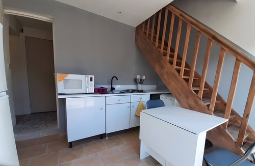 Pont-de-l'Isere House | Cottage with Private Spa and Pool