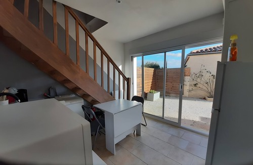 Pont-de-l'Isere House | Cottage with Private Spa and Pool