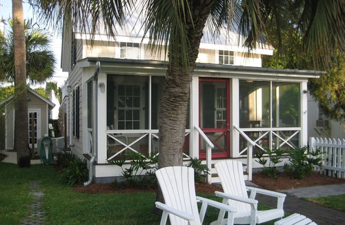 Savannah Beach Cottage | COTTAGE WITH PRIVATE POOL TWO BLOCKS TO BEACH