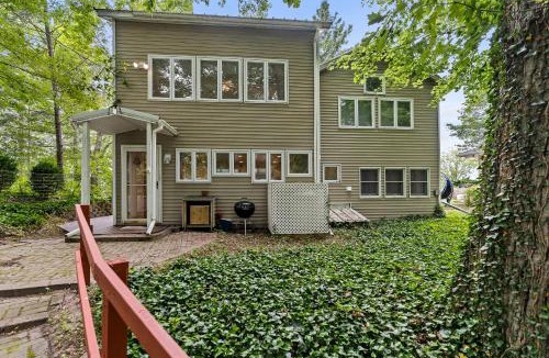 West Olive House | Cottage with Private Lake Access! Short distance to town