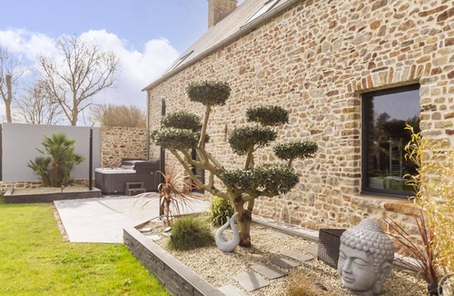 Angoville-sur-Ay Cottage | Cottage with Private Pool, Spa and Garden in Lessay