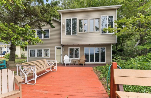 West Olive House | Cottage with Private Lake Access! Short distance to town