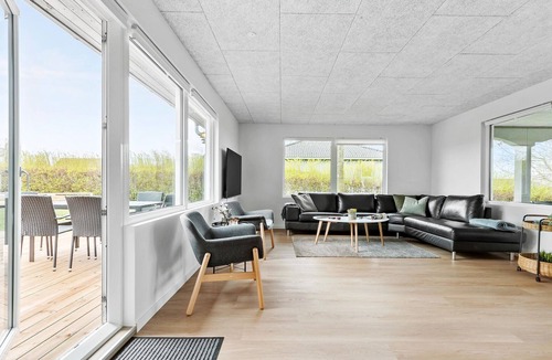 Bønnerup Strand House | Cottage with swimming pool on a quiet road bordering a nature reserve near Bønnerup Strand.