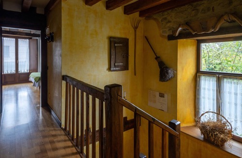 Agurain House | Cottage 'Zadorra Etxea Casa' with Mountain View, Private Terrace and Wi-Fi