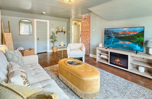 Edgewater Apartment | Cottagecore by the Shore