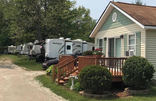 Delton Cottage | Cottages available on Crooked Lake.