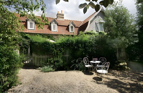 Saint-Valery-sur-Somme Bed & Breakfast | Cottages de la Croix l'Abbé, la Bergeronnette – Tranquil Duplex Retreat
