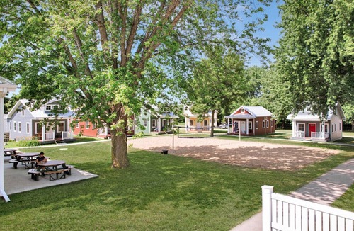 Okoboji House | Cottages inspired by the performing arts heritage of Okoboji Summer Theatre