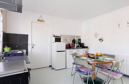 Noyant-Villages House | Cottages with Shared Pool, Terrace, and Wi-Fi near Le Lude and La Flèche Zoo