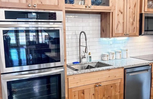 Sand Springs Resort | Cottonlove Crafthouse Sewing/Craft Retreat: Sand Springs Weekend escape, 8 beds.