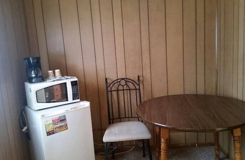 Basin Hotel | Cottonwood Cottages