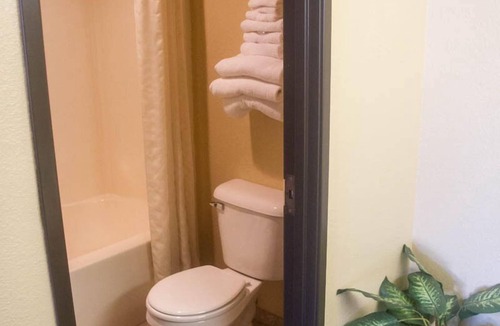 Phillipsburg Hotel | Cottonwood Inn