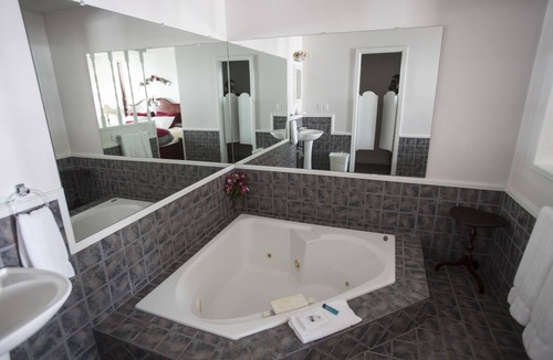 Salem Hotel | Cottonwood Inn
