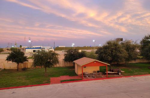 Cotulla Hotel | Cotulla Whitten Inn