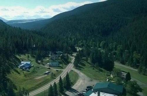 Monarch Hotel | Cougar Canyon Lodge