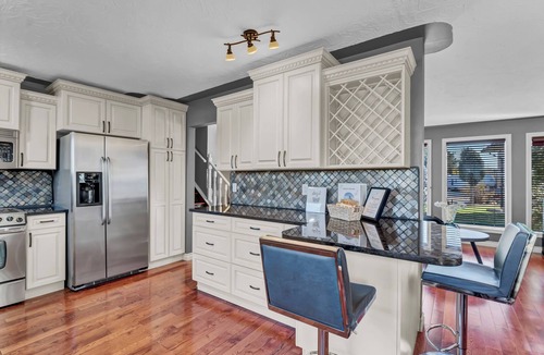 Medicine Hat House | Coulee View Inn