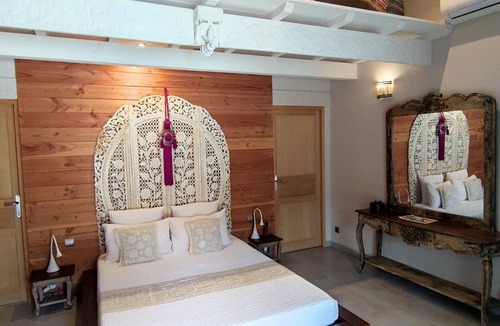 Vallon-Pont-d'Arc House | Couleurs du Sud Chambres d'Hôtes