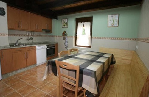 San Martin de los Herreros House | Country House 'La Reserva' with Mountain View, Private Garden and Wi-Fi