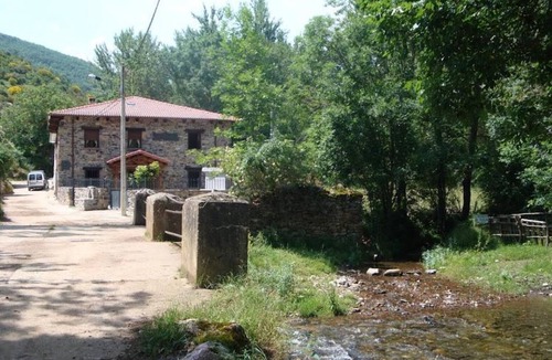San Martin de los Herreros House | Country House 'La Reserva' with Mountain View, Private Garden and Wi-Fi