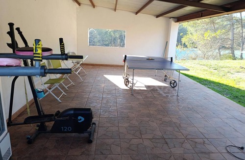 Sant Salvador de Guardiola Apartment | Country House 'Set Rengs 3' with Lake View, Shared Pool and Wi-Fi