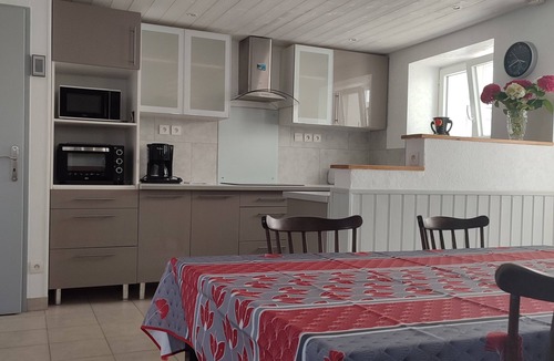 Saint-Etienne-de-Mer-Morte House | Country cottage