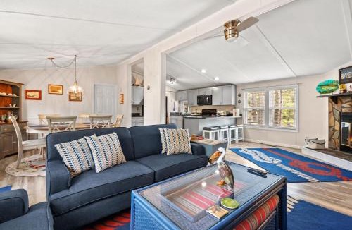 Birdsnest House | Counting Corks - Waterfront, Pet friendly, private dock!