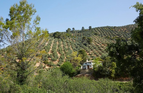 Iznatoraf House | Country House 'Los Angostones' with Mountain View, Pool and Air Conditioning