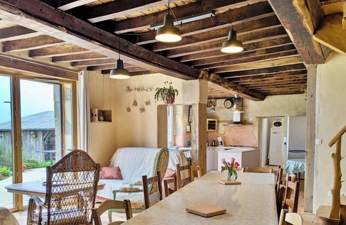 Pre-en-Pail Cottage | Country cottage, pets allowed - 13 guests