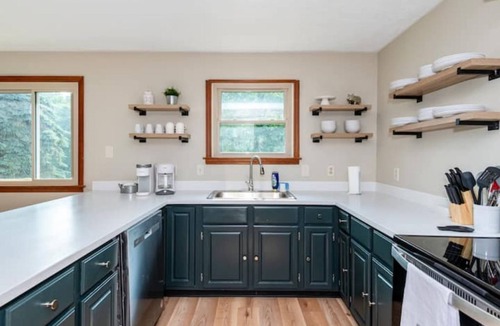 Xenia House | Country 4BR w/pool + golf course