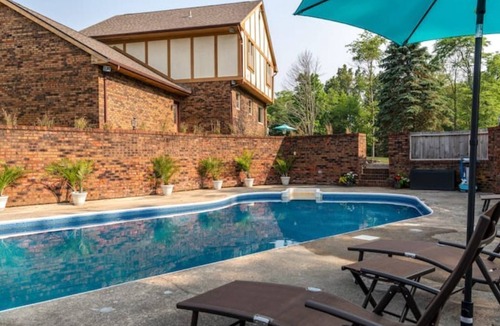 Xenia House | Country 4BR w/pool + golf course