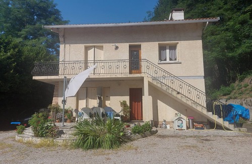 Boussens Apartment | Country apartment close to the forest. You can go for a nice walk,