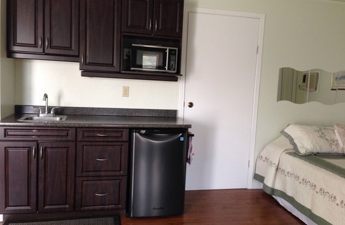 Peterborough Bed & Breakfast | Country Atmosphere - City amenities, Minutes to downtown