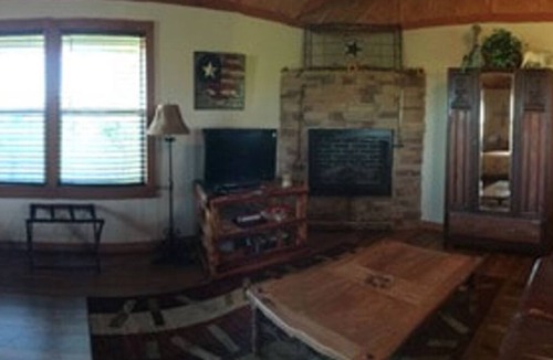 Burton Bed & Breakfast | Country Cabin 10 miles from Round Top