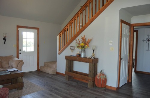 Luling Cabin | Country Cabin getaway on 100 acres!