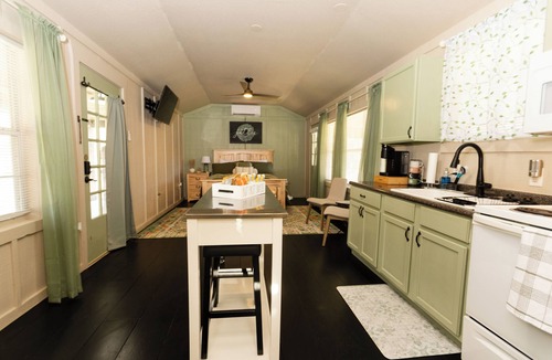 Belton Cabin | Country Cabin on the Creek in Belton with WiFi, AC