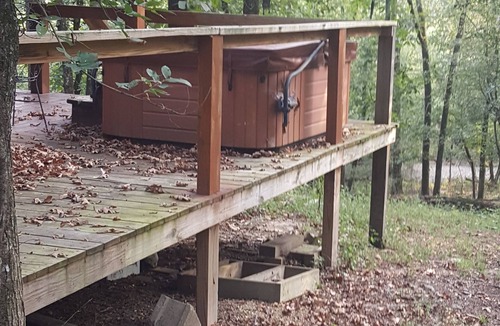 Smithville Cabin | Country Cabin quiet! And private. Horses welcome, other toys welcome.