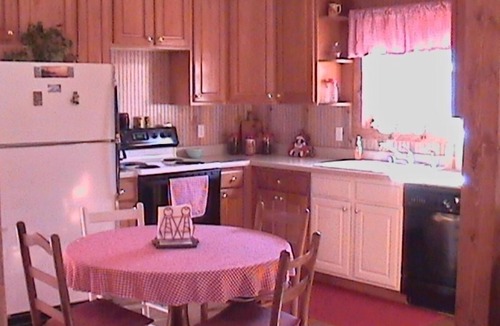 Collinsville Cabin | Country Cabin.We have cleaned the cabin top to bottom! Get out of the city!