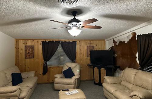 Chariton Hostel | Country Cabins Hotel