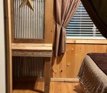 Chariton Hostel | Country Cabins Hotel